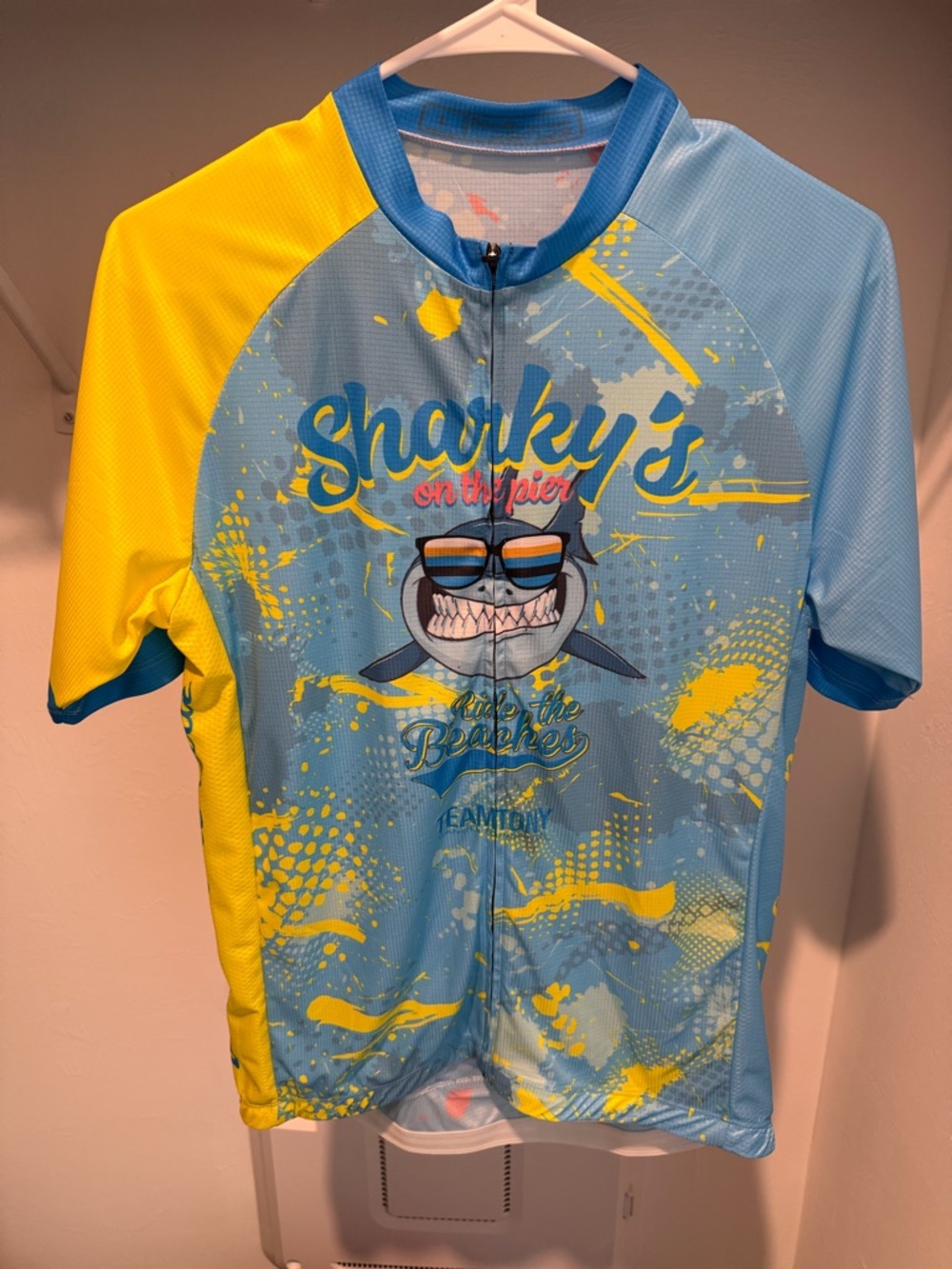 Colorful Sharky’s on the pier Ride the Beaches Cycling Jersey Size Men’s L.